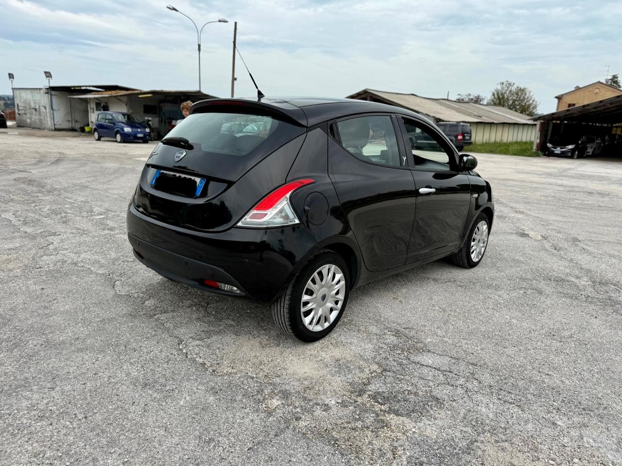 Lancia Ypsilon 1.2 benzina 5porte NEOPATENTATI