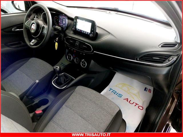 FIAT Tipo 1.6 MJT S&S Cross IVATA (FULL LED+NAVI)