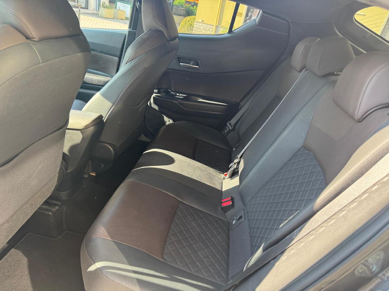 Toyota C-HR 1.8 Hybrid E-CVT Lounge