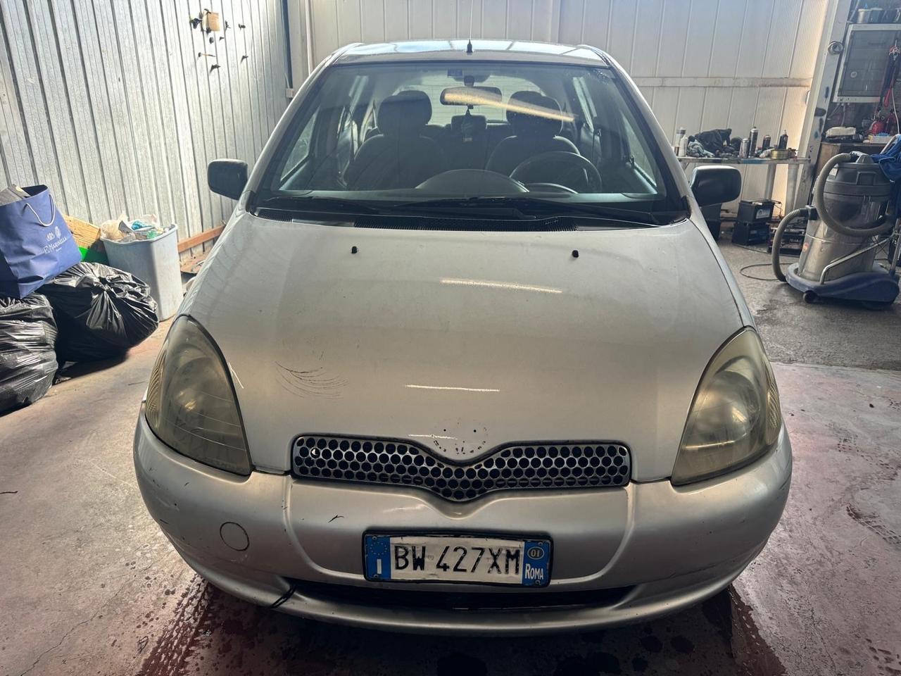 Toyota Yaris 1.0i 16V cat 5 porte Sol