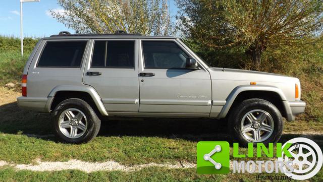 JEEP Cherokee Classic 2.5 TD 4 x4 ben tenuto