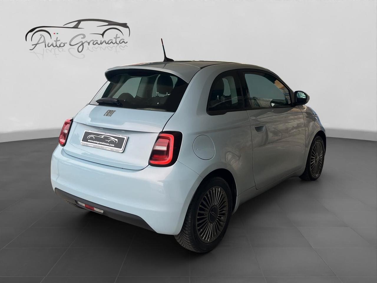 Fiat 500e 42kWh Icon autonomia 300KM