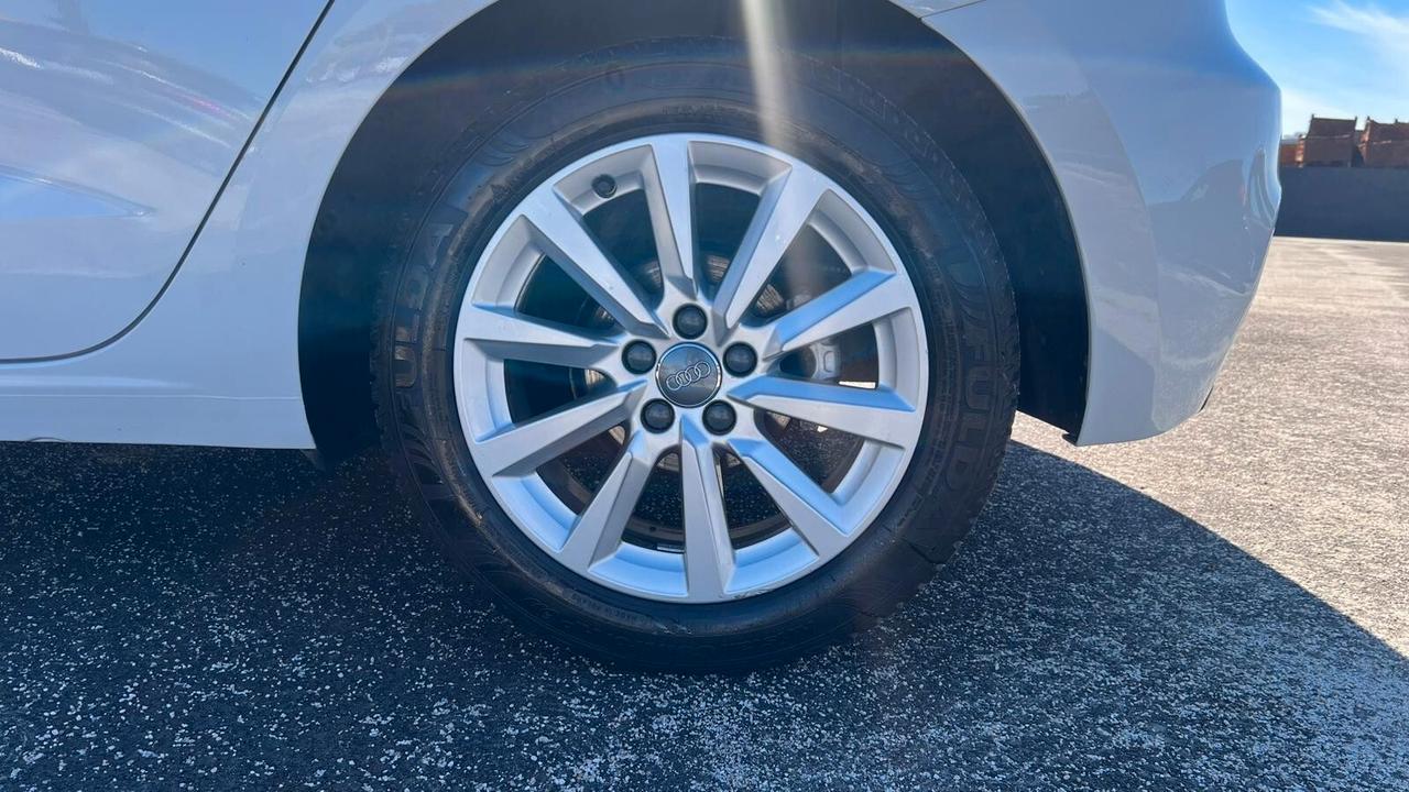 Audi A1 SPORTBACK 30 TFSI Advanced NEOPATENTATI DISTRIBUZIONE NUOVA UNICO PROPRIETARIO