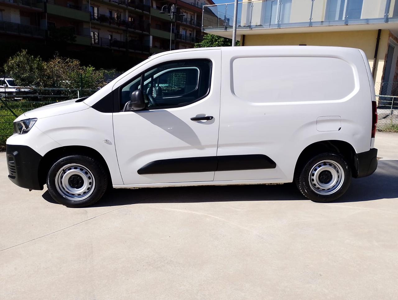 Peugeot Partner PEUGEOT PARTNER 4P /3 POSTI VETT. FURGONATA L1 BLUEHDI 100CV PREMIUM