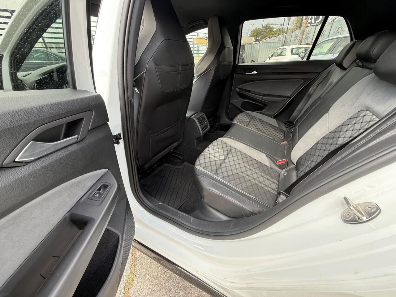 Volkswagen Golf 1.5 TSI 150 CV EVO ACT R-Line