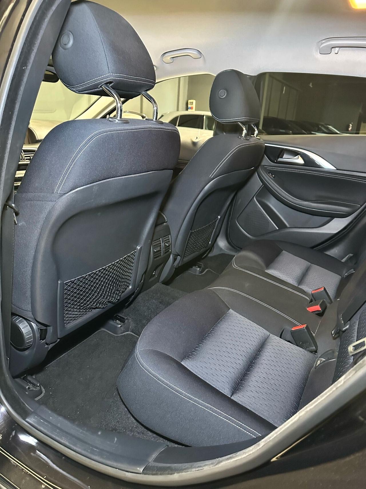 Infiniti Q30 1.5 diesel Premium Tech GALLERY WHITE