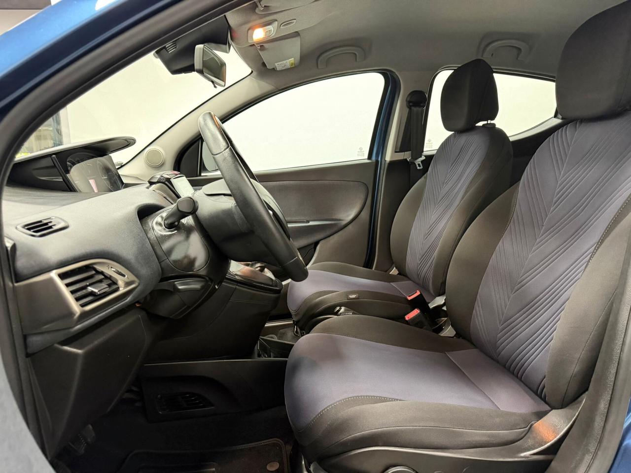 Lancia Ypsilon 1.0 FireFly 5 porte S&S Hybrid Ecochic Silver