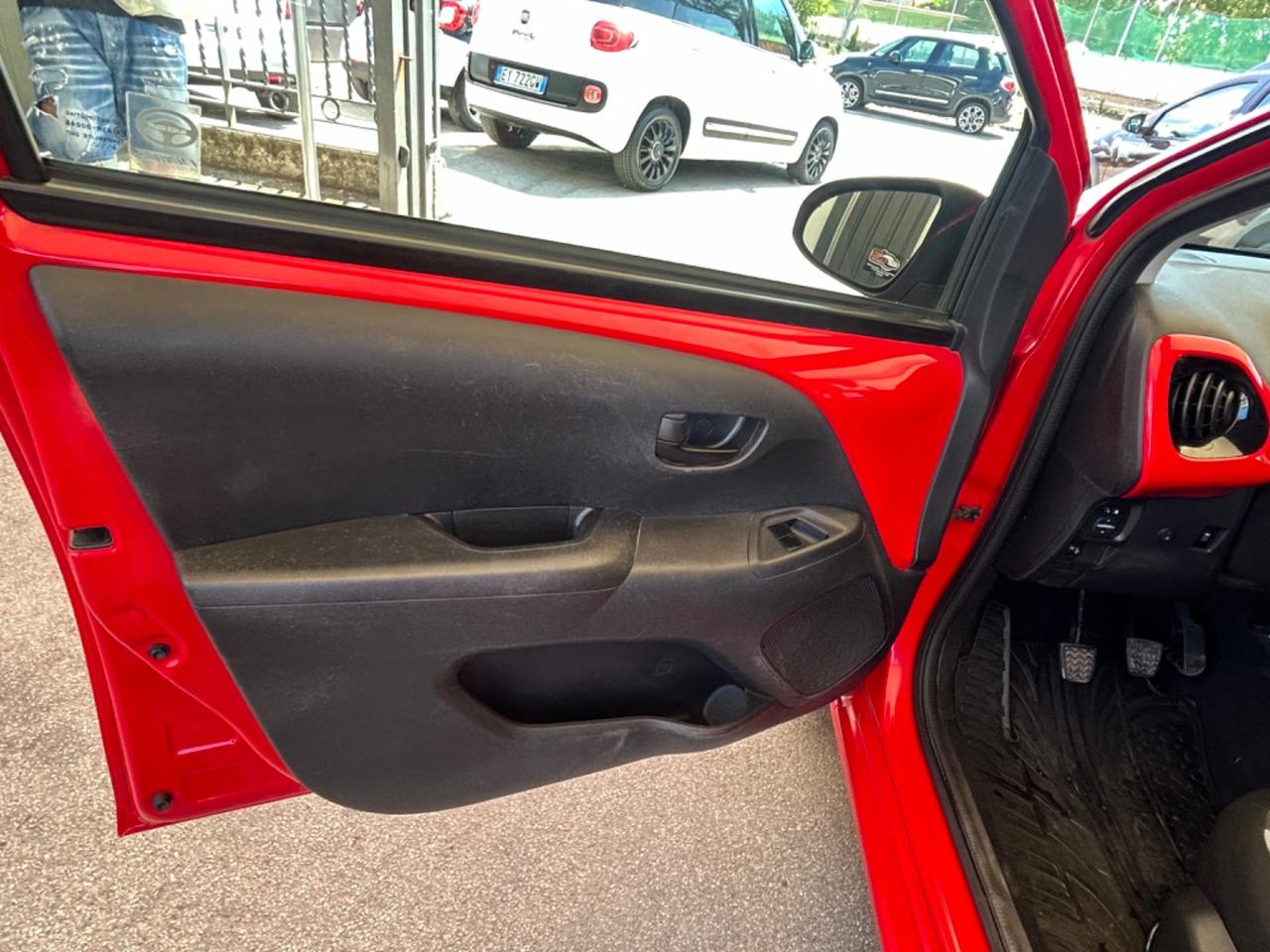 Toyota Aygo 1.0 VVT-i 69 CV 5 porte x-cite MMT