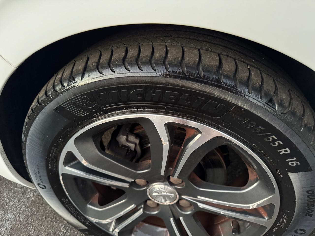 Peugeot 208 1.2 VTi 82 CV Unico proprietario 60.000 Km Certificati