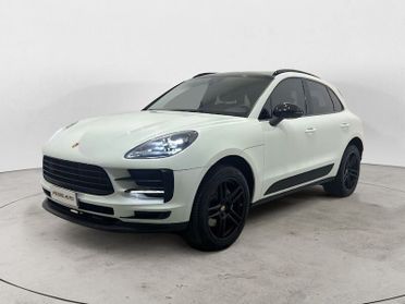 Porsche Macan 2.0 iva esposta