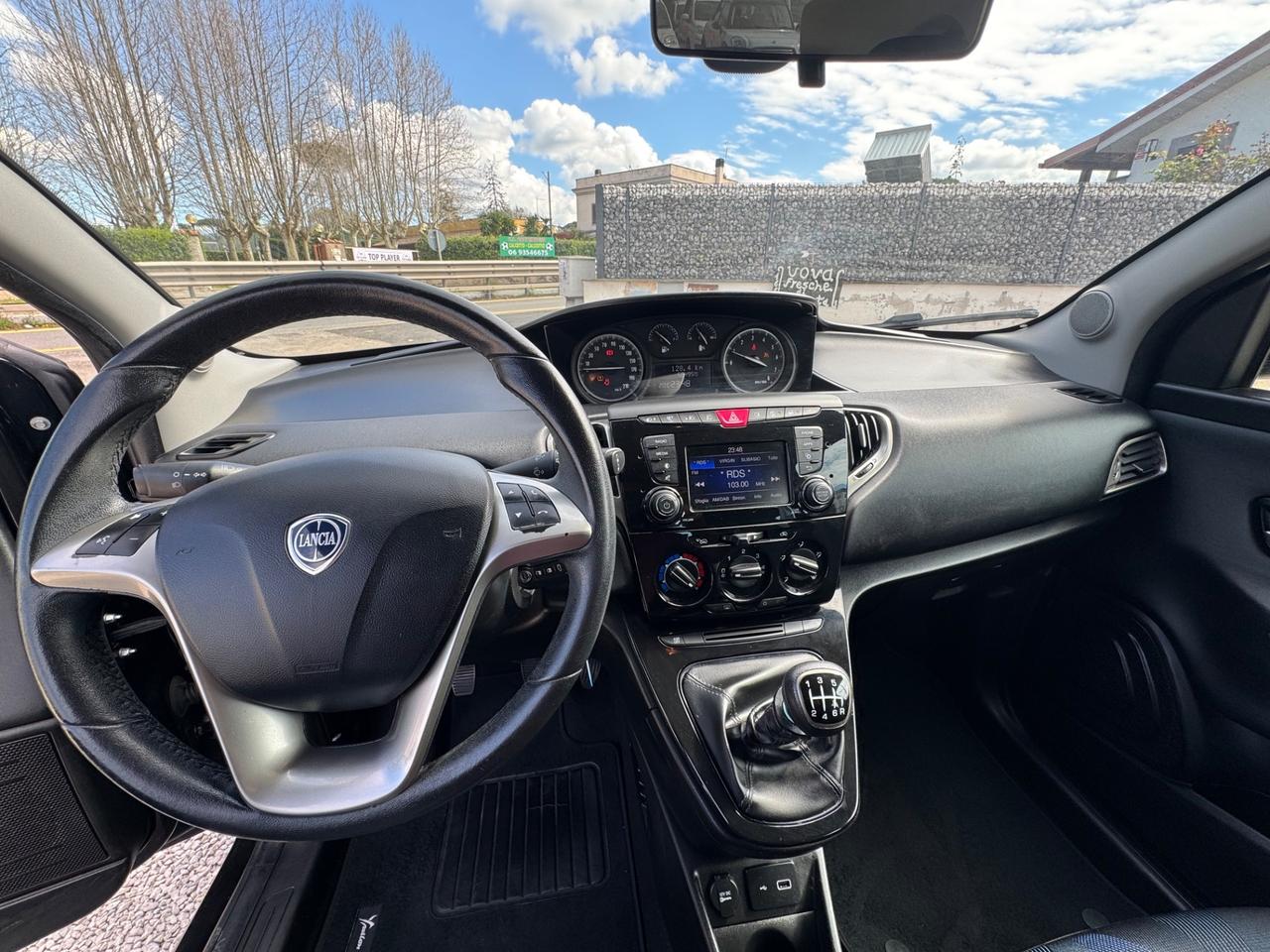 Lancia Ypsilon 1.0 Hibrid