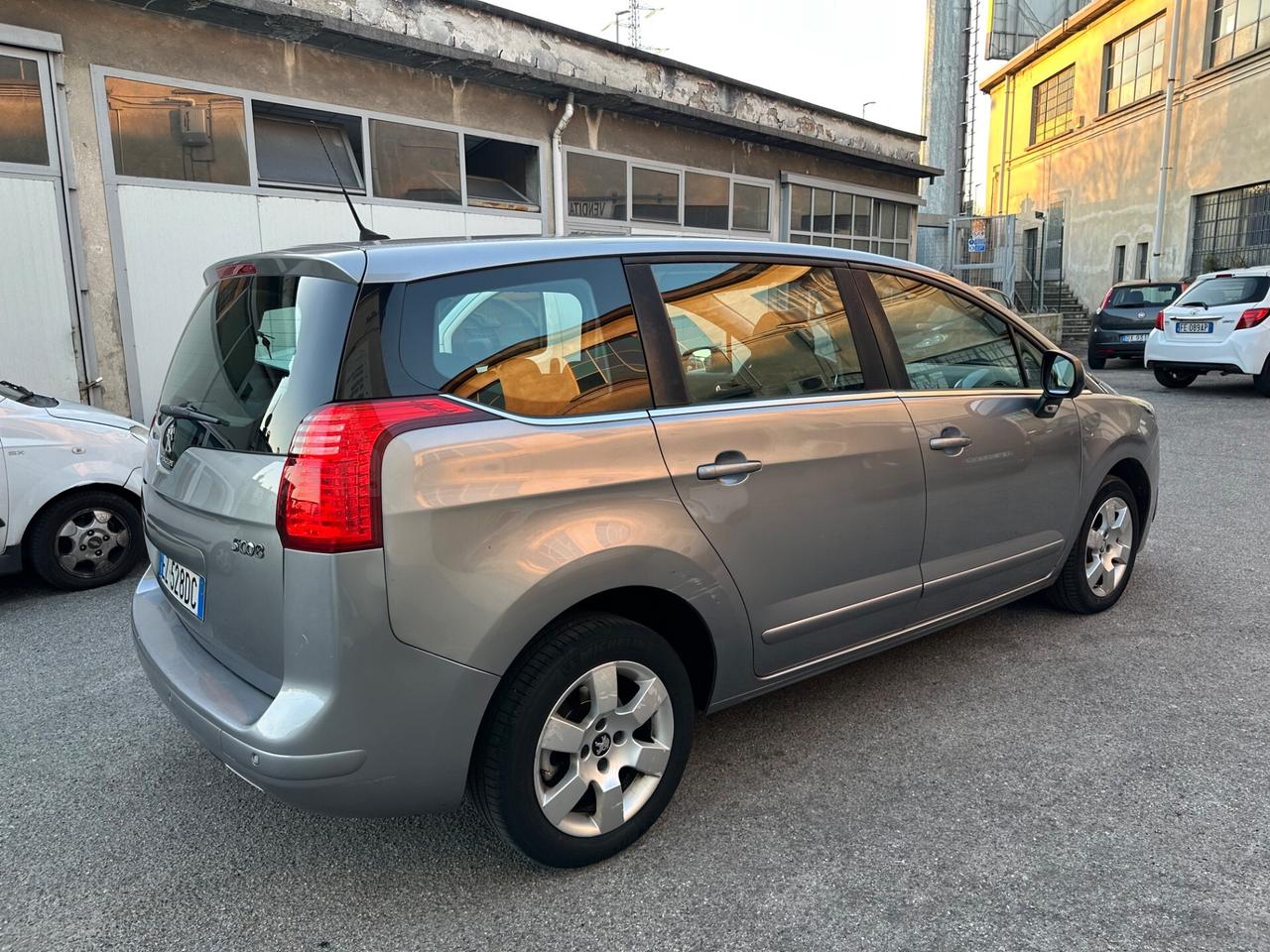 Peugeot 5008 1.6 HDi 115CV Allure