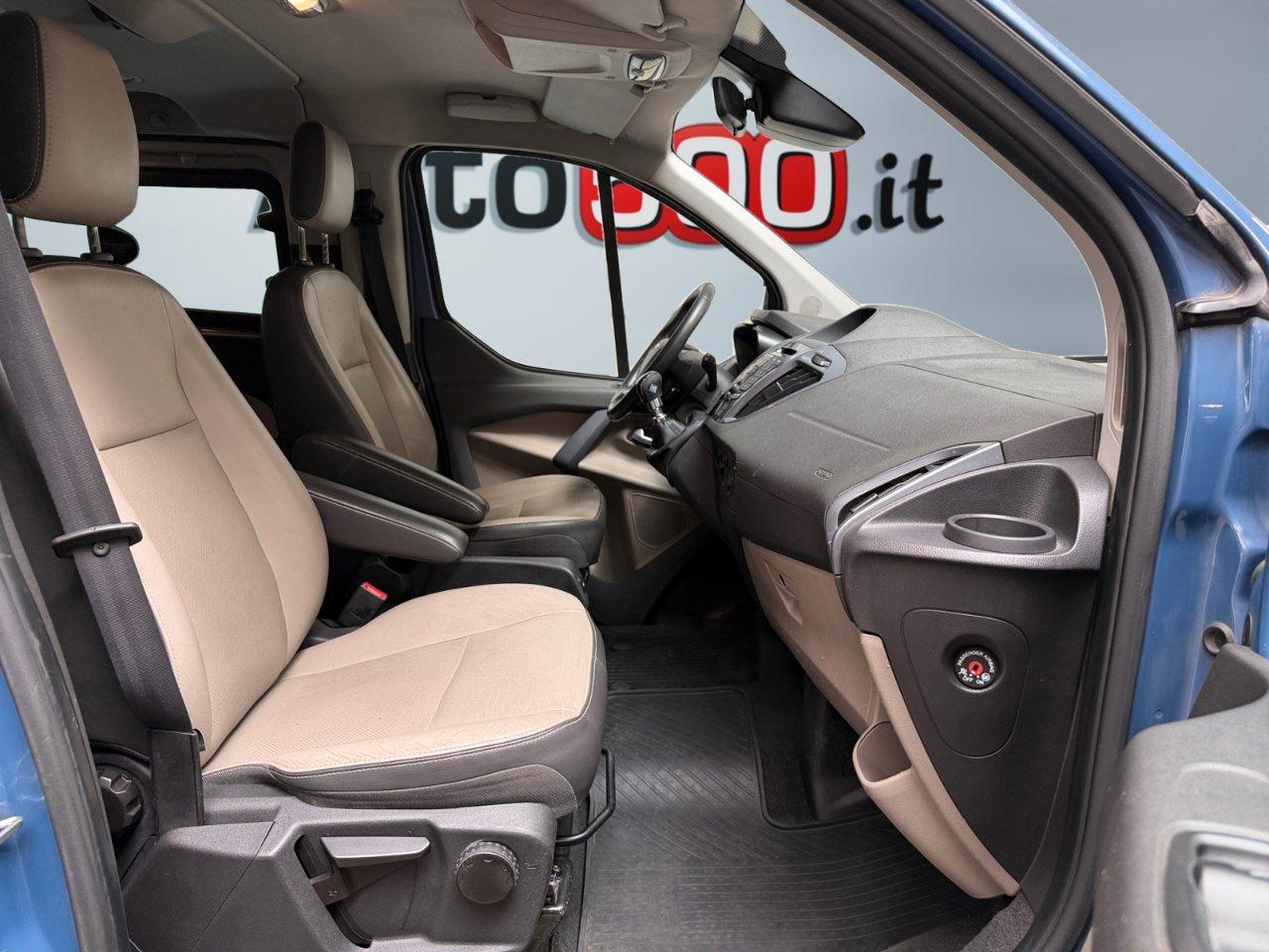 ford Tourneo Custom 2.2 TDCI Titanium 8 Posti