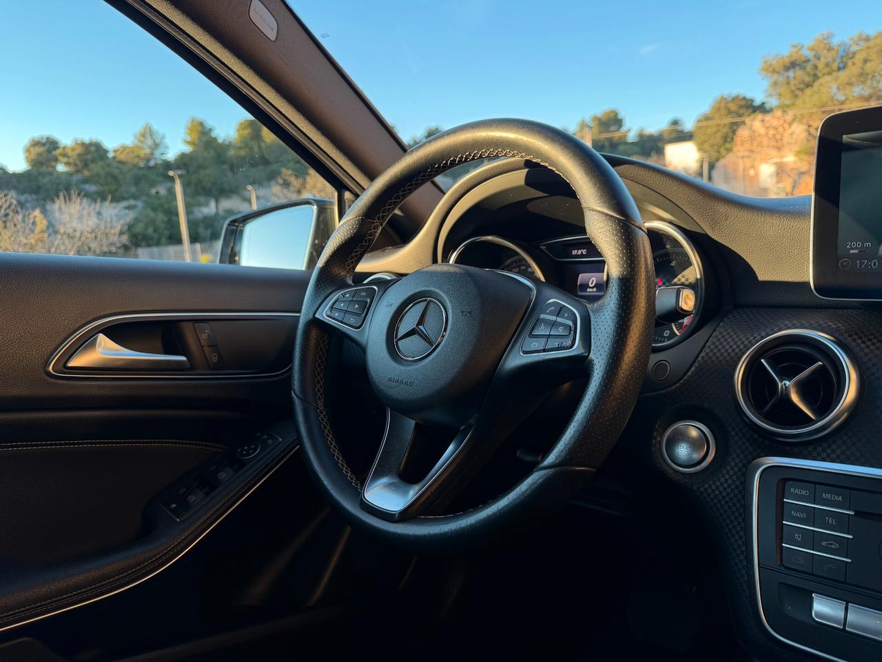 Mercedes A180 SPORT/1500 110CV/FULL LED/NAVI/18"