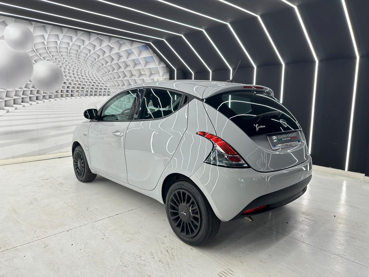 Lancia Ypsilon1.0 69cv hybrid-NEOPATENTATI-KM CERTIFICATI-PERMUT