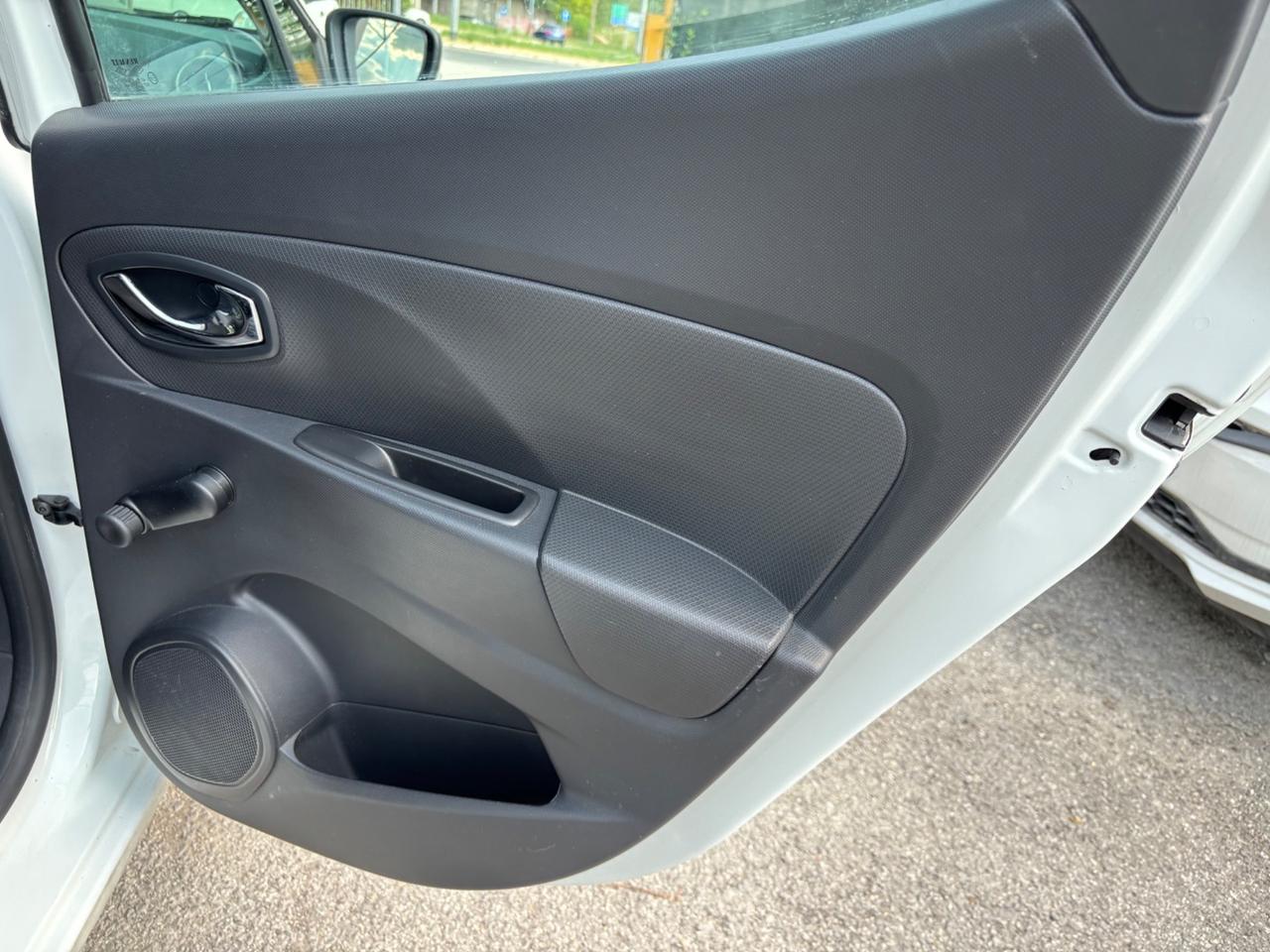 Renault Clio 1.2 75CV 5 porte Costume National