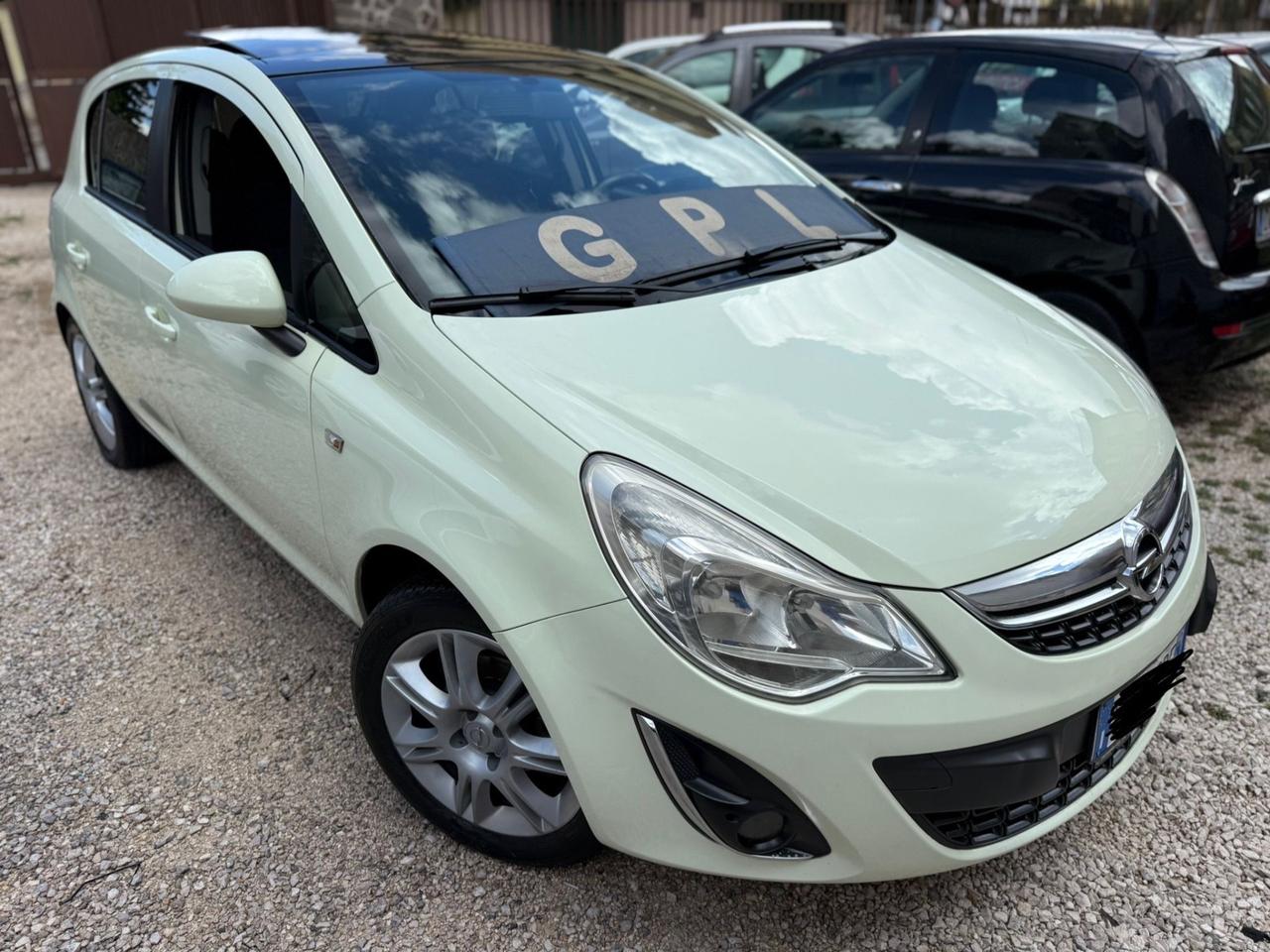 Opel Corsa 1.2 5 porte anno 2013