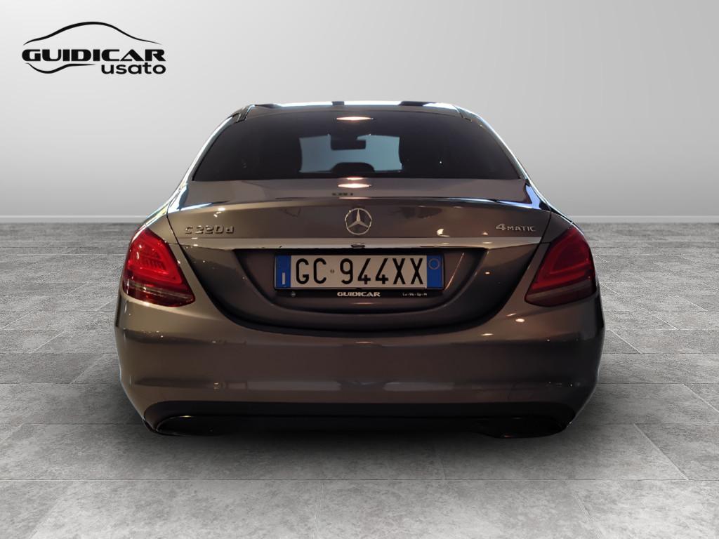 Mercedes-Benz Classe C-W205 2018 Berlina - C 220 d Sport Plus 4matic auto