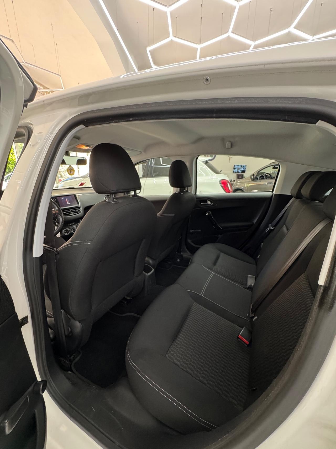 Peugeot 208 PureTech 82 5 porte Allure