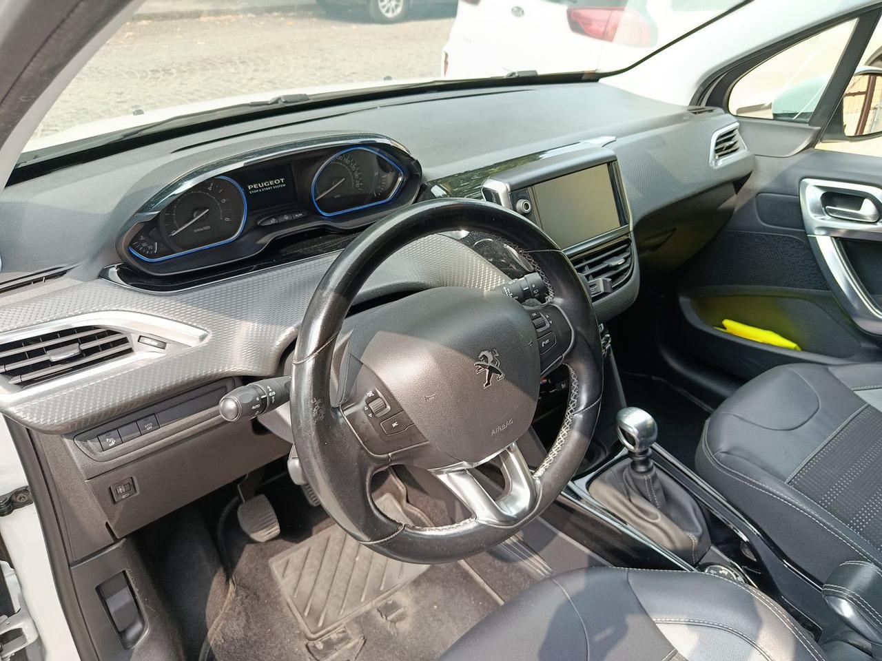 Peugeot 2008 Allure 1.6 Blue HDI 120 #6505