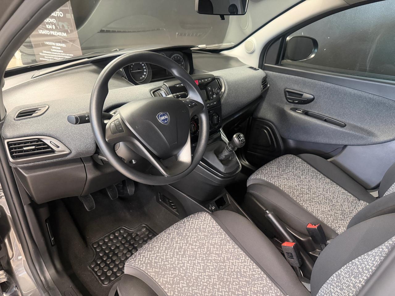 Lancia Ypsilon 1.0 firefly hybrid Silver Plus s&s 70cv