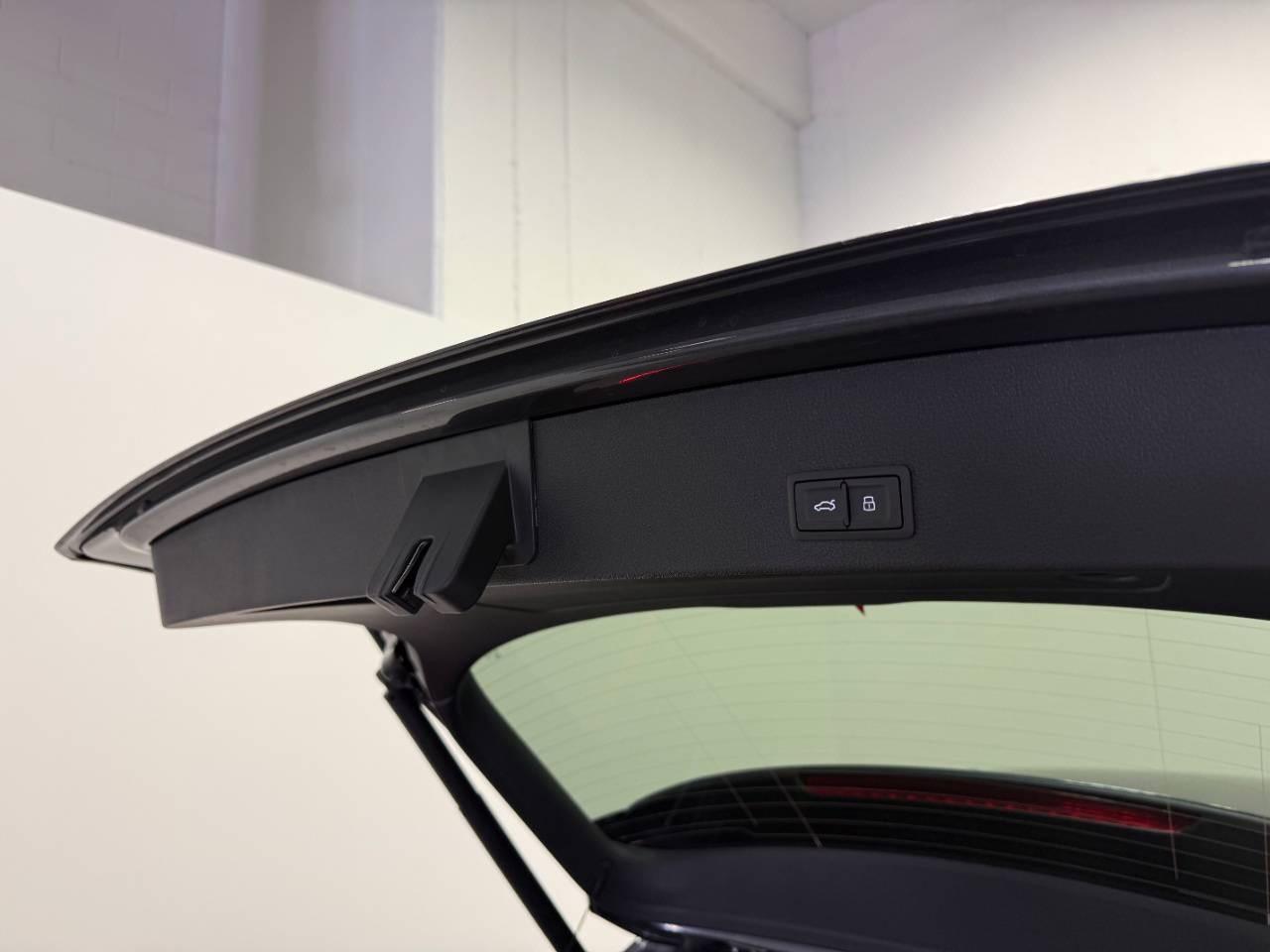 AUDI Q2 35 TDI S-TRONIC IDENITITY BLACK