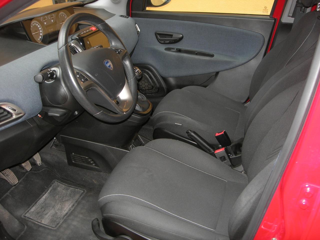 Lancia Ypsilon 1.0 FireFly 5 porte S&S Hybrid Gold