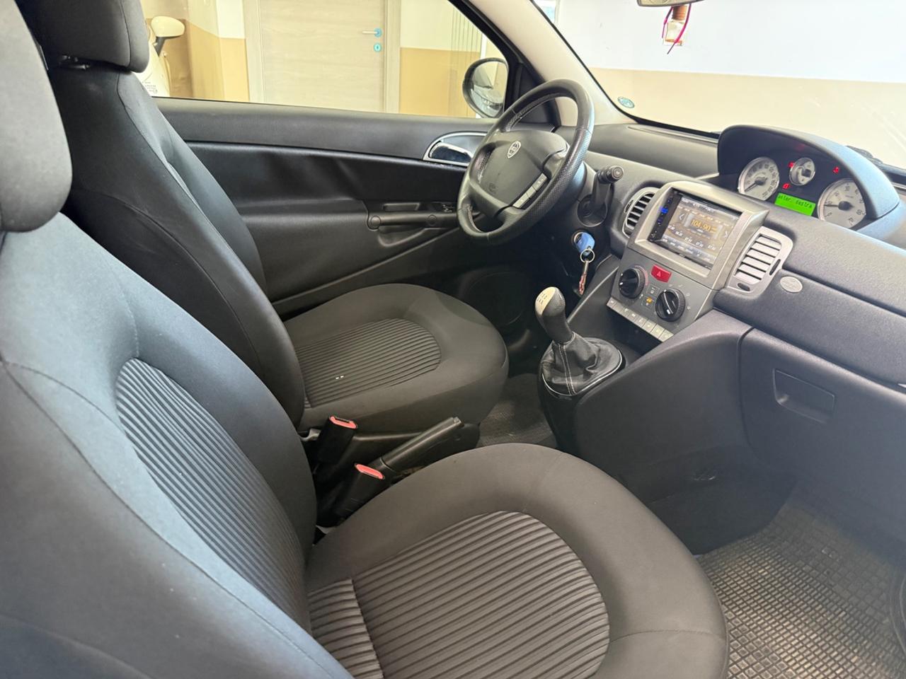 Lancia Ypsilon 1.3 MJT 75 CV Platinum
