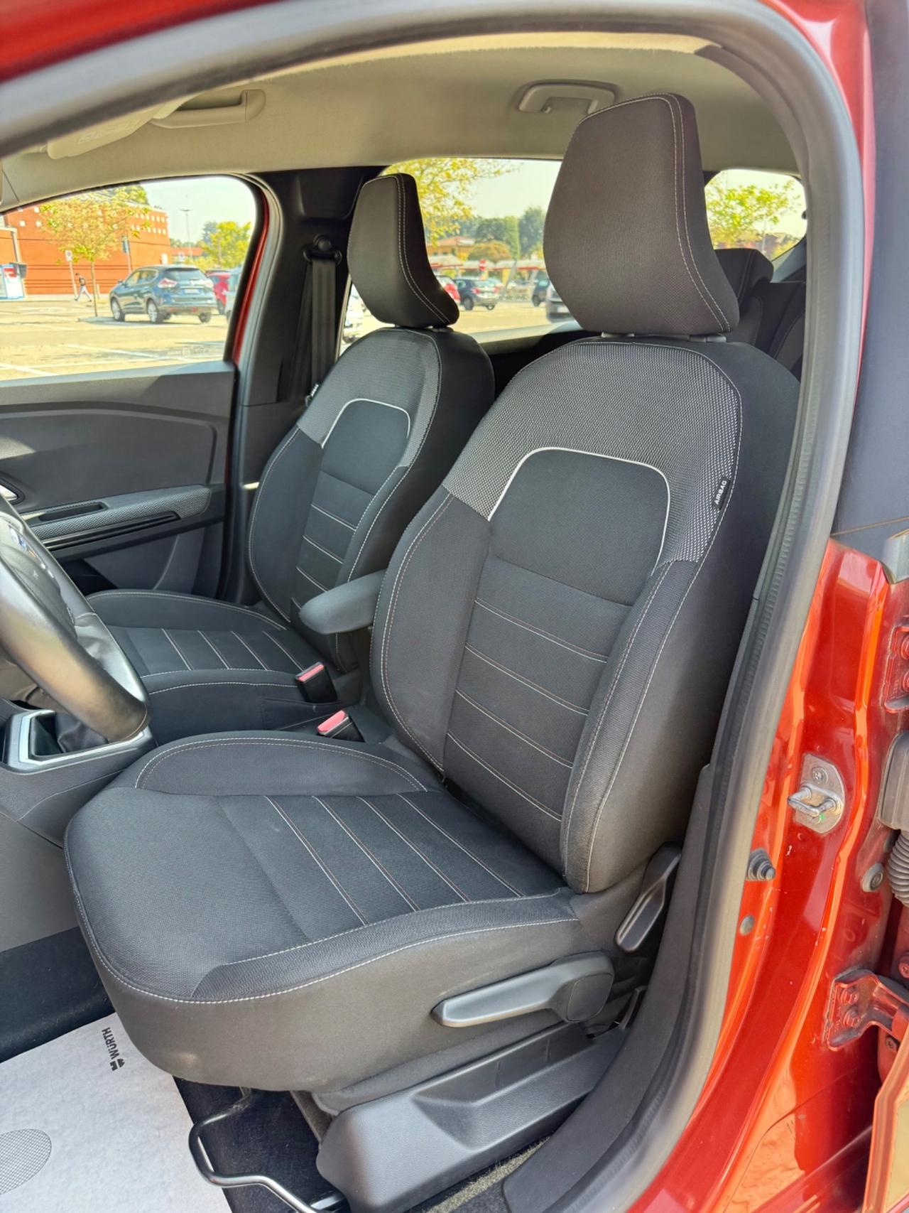 Dacia Jogger 1.0 TCe 110 CV 7 posti*Navi*Sensori*Cerchi