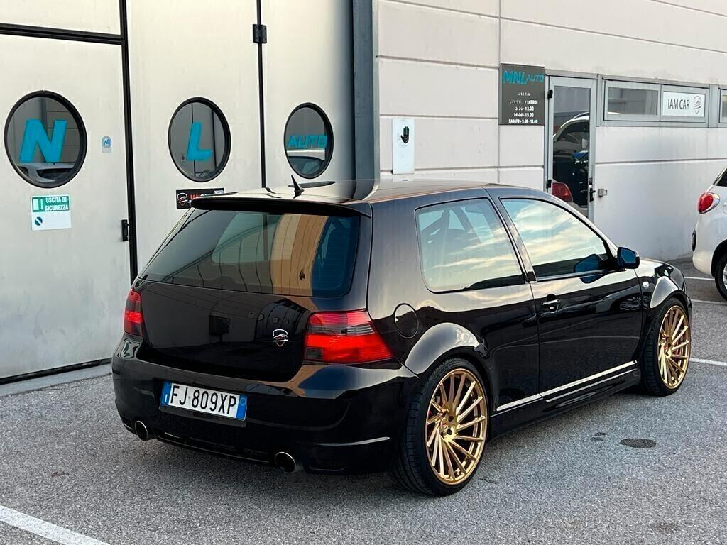 Volkswagen Golf R32