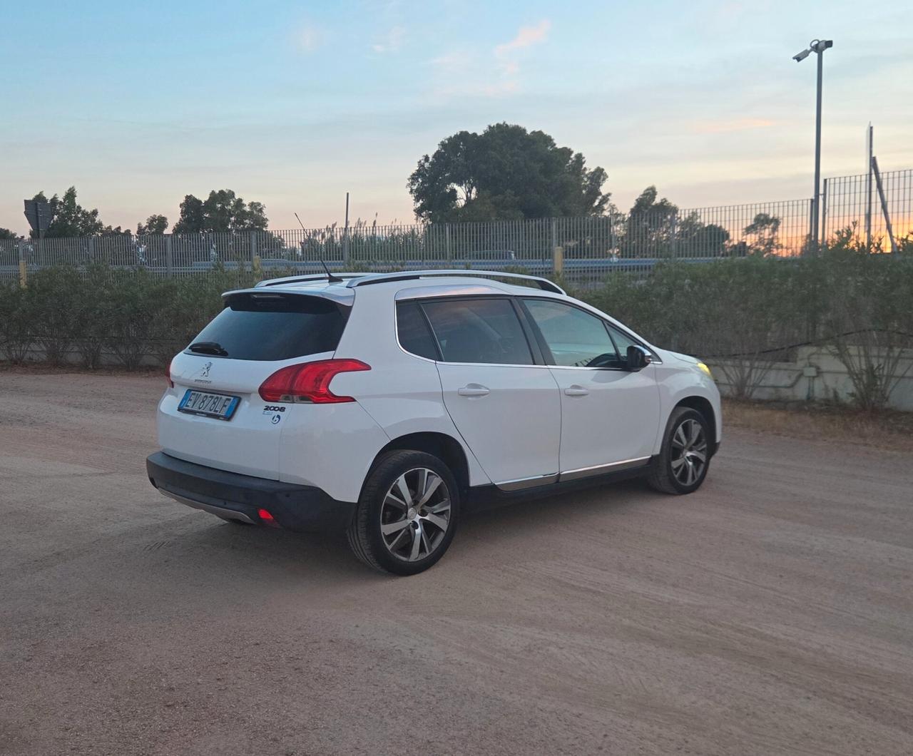 Peugeot 2008 1.6 e-HDi 115 CV Stop&Start Féline