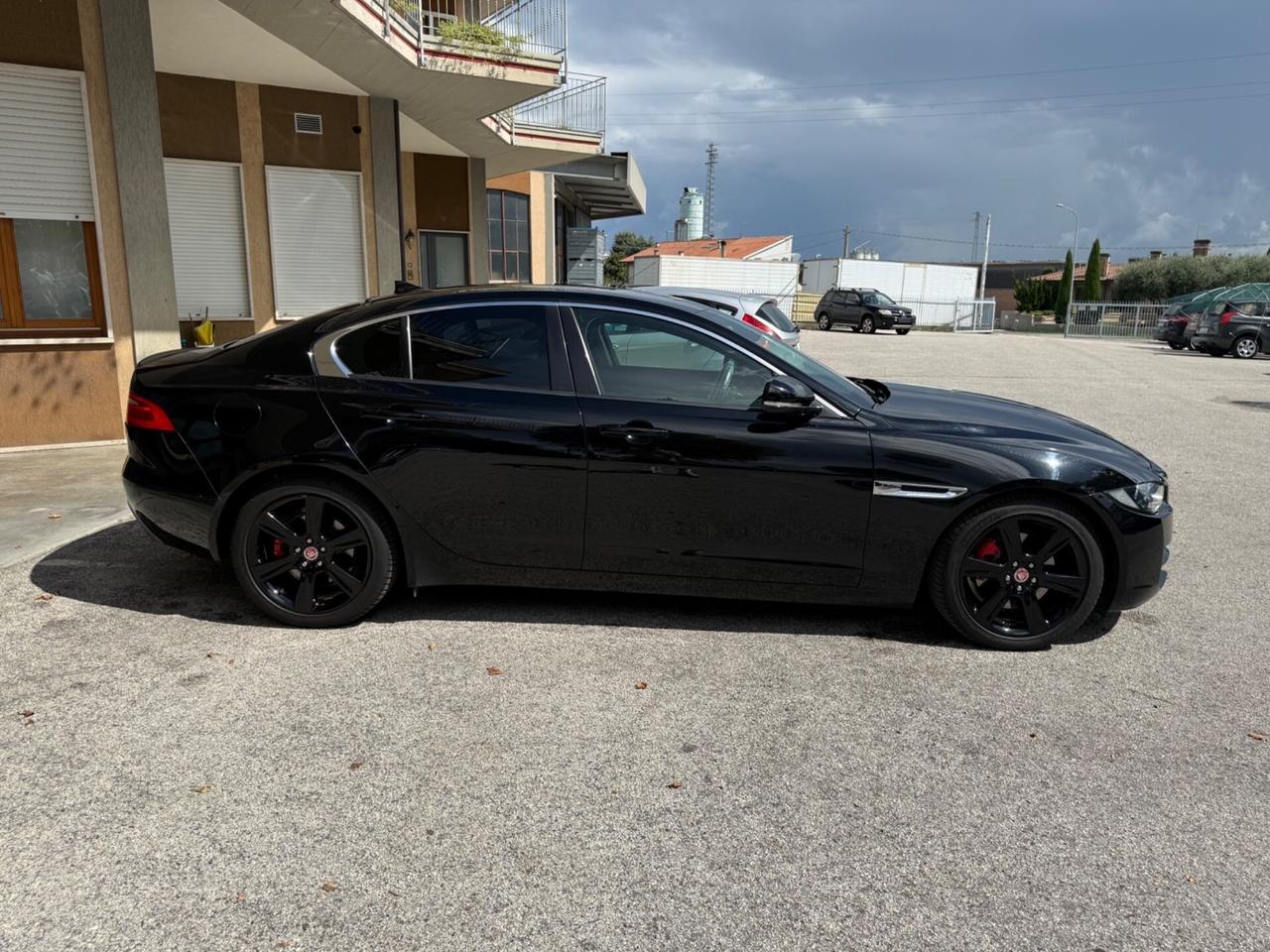 Jaguar XE 2.0 D Turbo aut. Pure