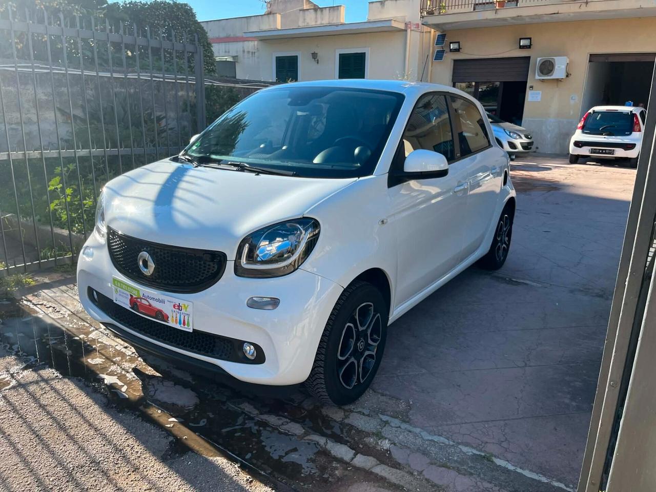 SMART FORFOUR 2018 PASSION TOTAL WHITE