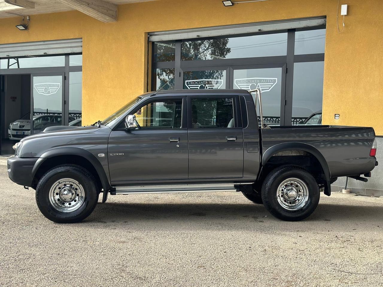 Mitsubishi L200 2.5 TDI 4WD Club Cab Pick-up GLS