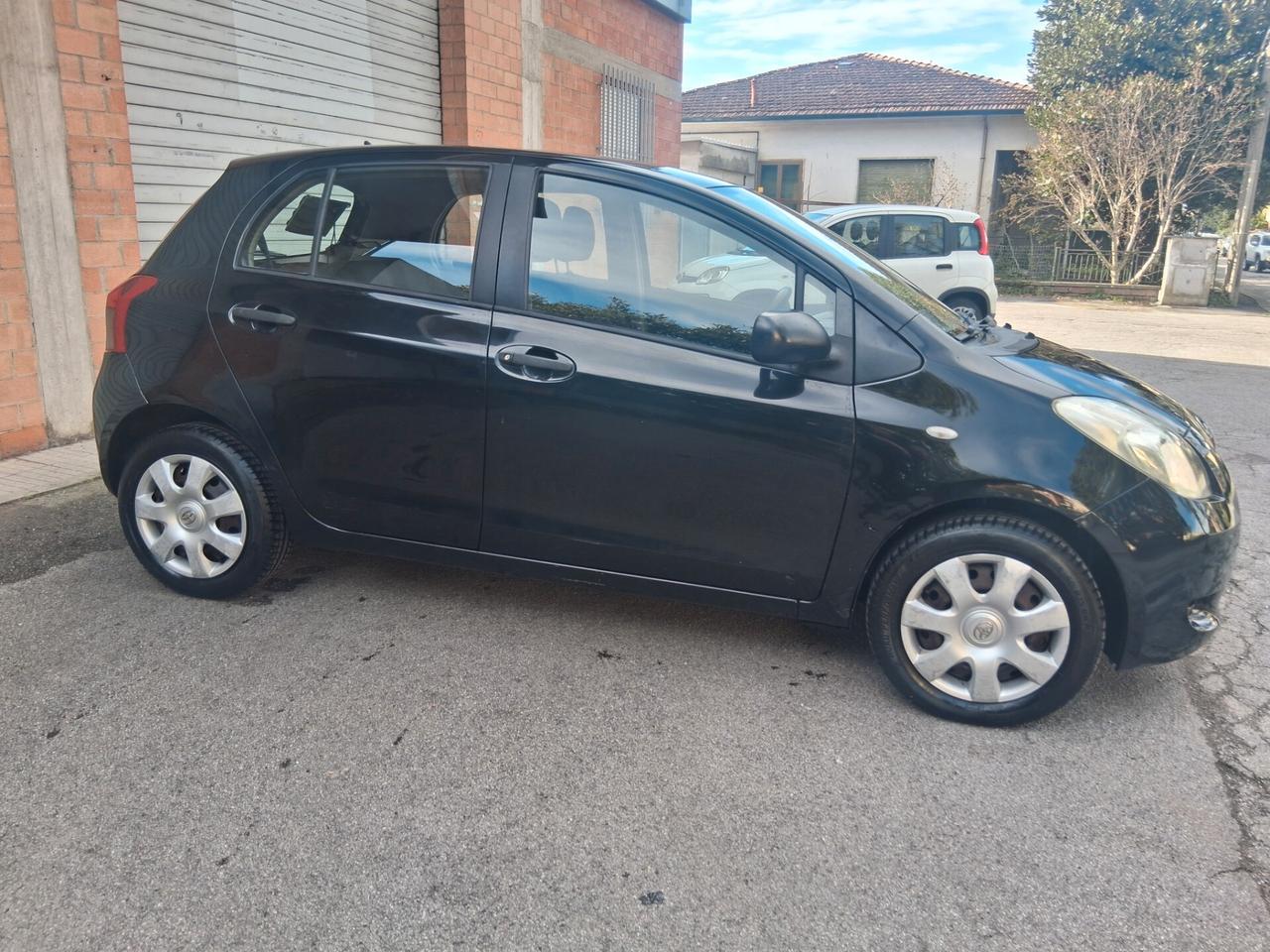 Toyota Yaris 1.0 5 porte