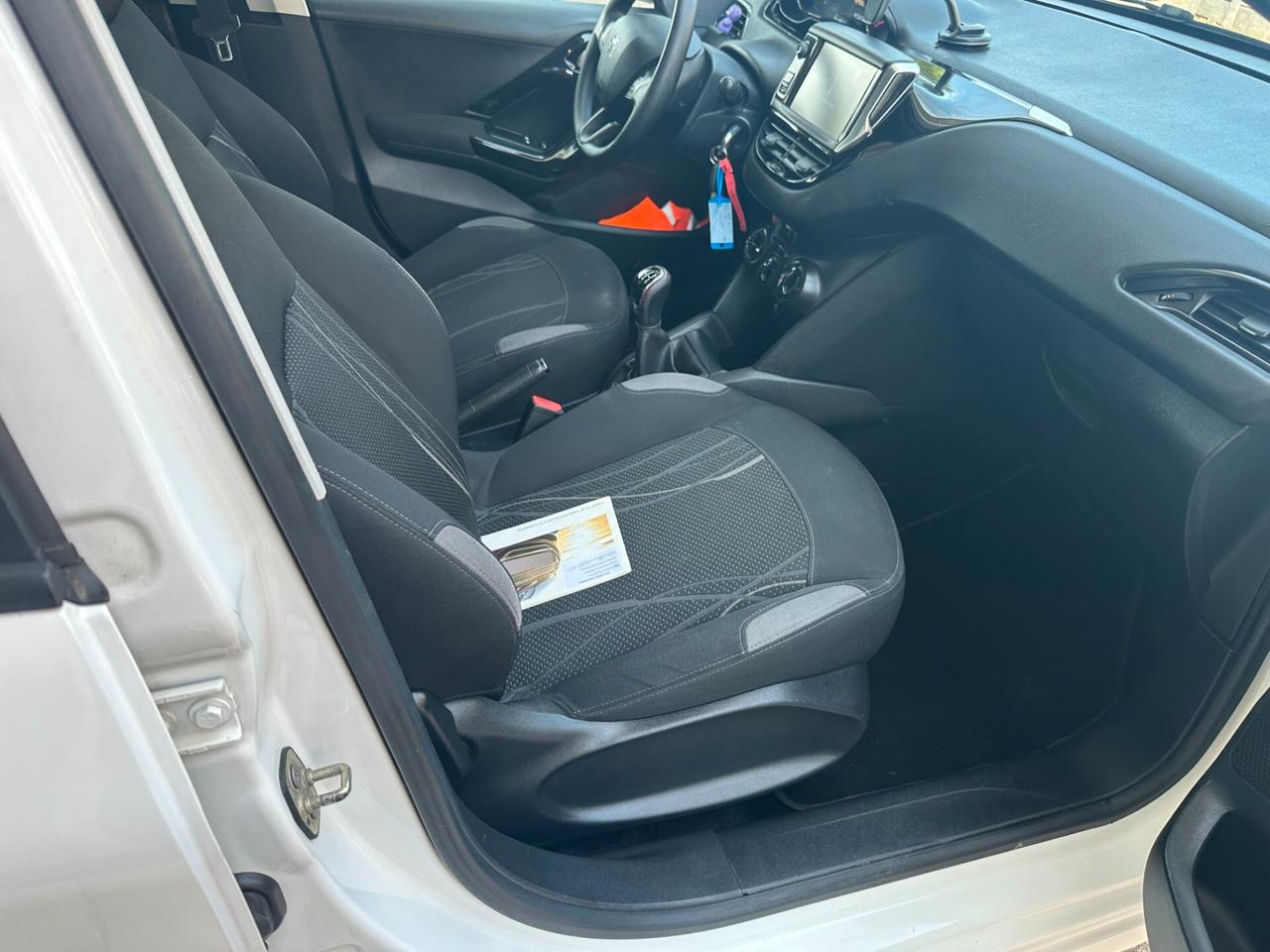 Peugeot 208 1.2 VTi 82 CV (12 RATE)
