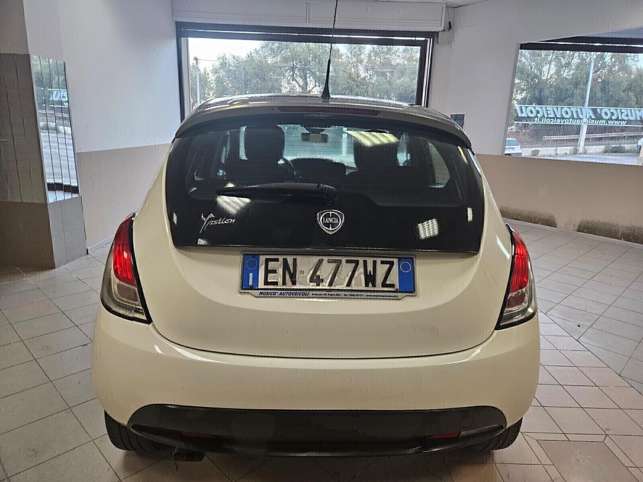 Lancia Ypsilon 1.2 69 CV 5 porte GPL Ecochic Silver