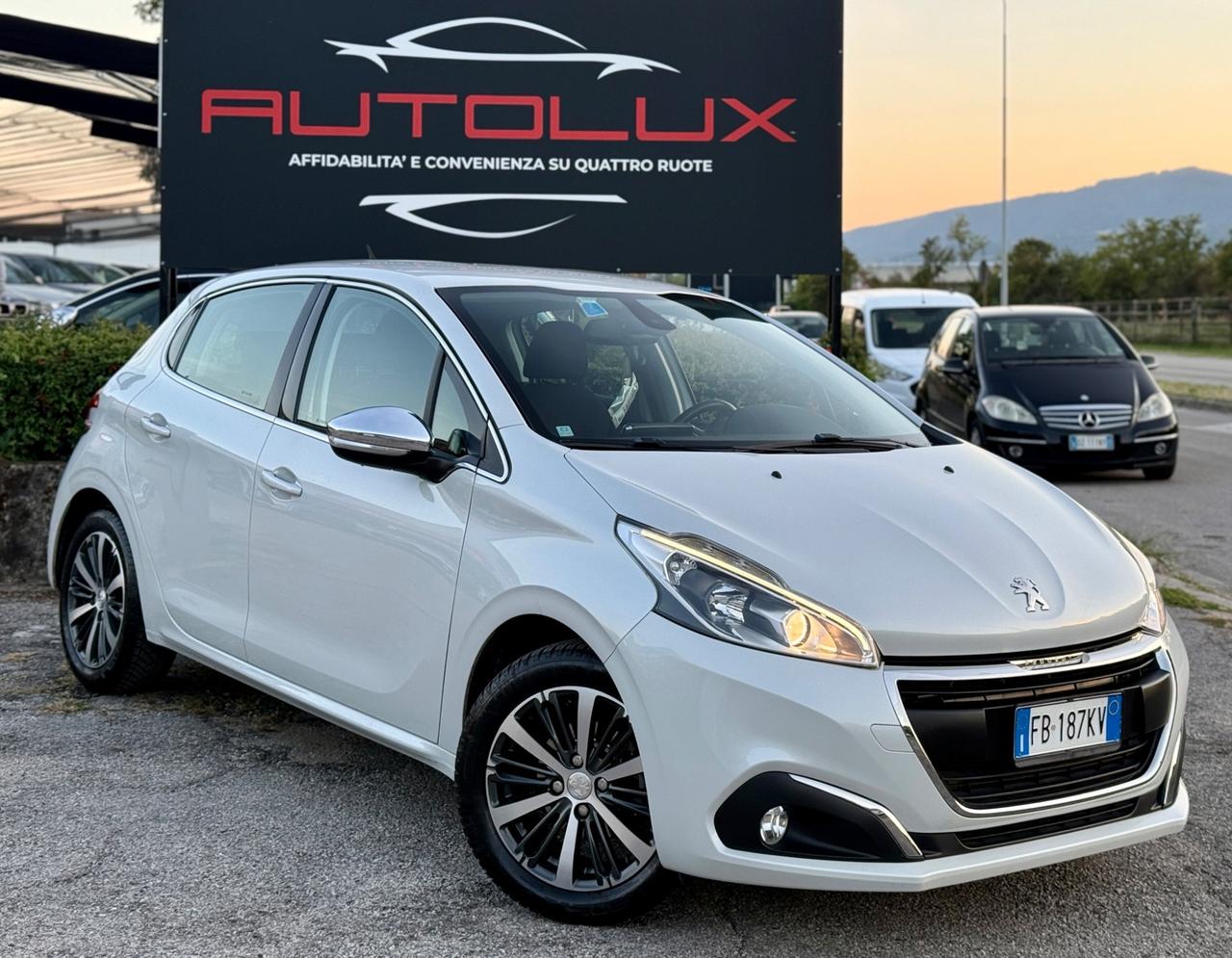 Peugeot 208 1.2i 82CV Allure 99.000Km NEOPATENTATI