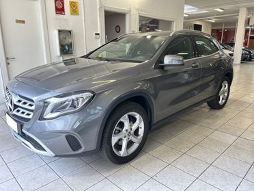 MERCEDES-BENZ GLA 200 Premium