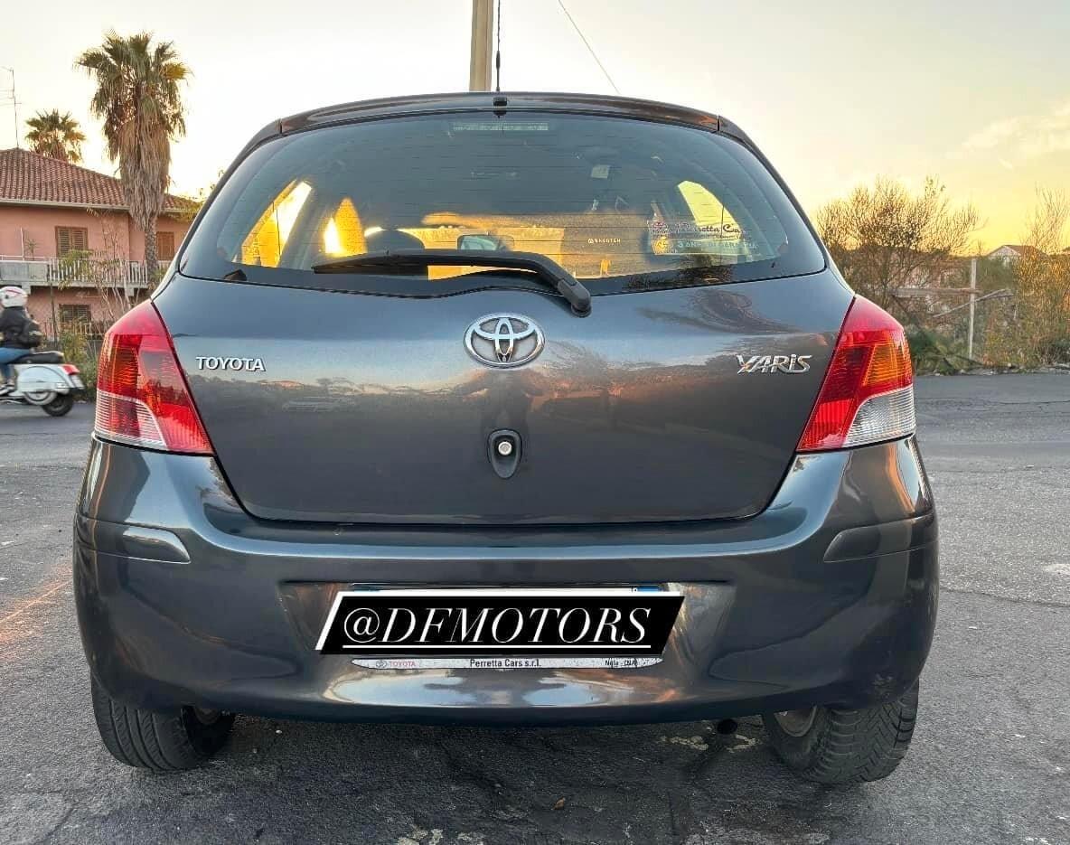 Toyota Yaris 1.0 5 porte