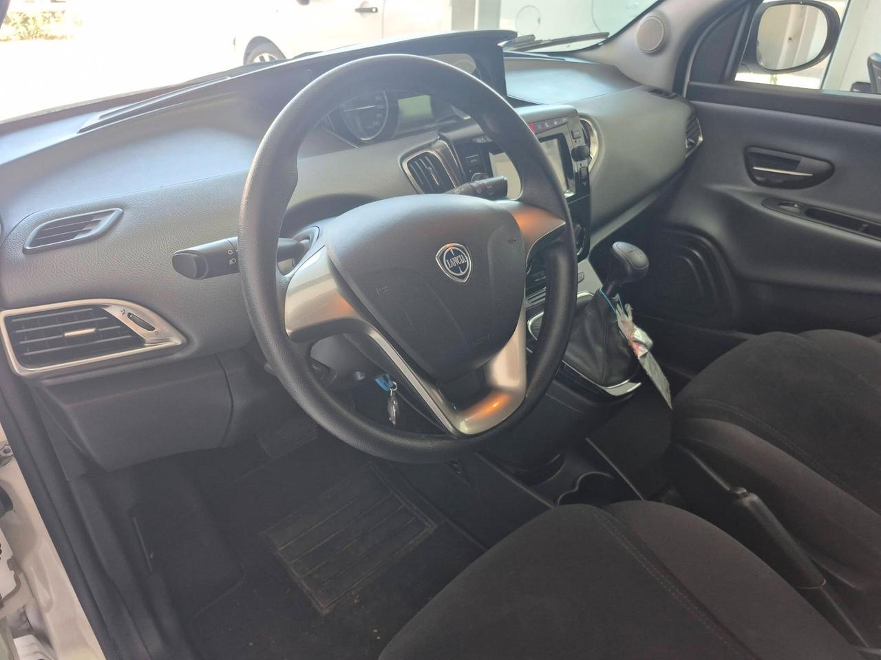 Lancia Ypsilon 0.9 TwinAir 85 CV 5 porte S&S DFN Gold