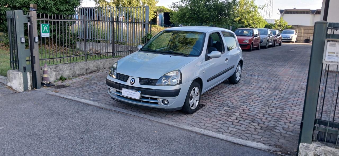 Renault Clio 1.1 benzina neopatentati