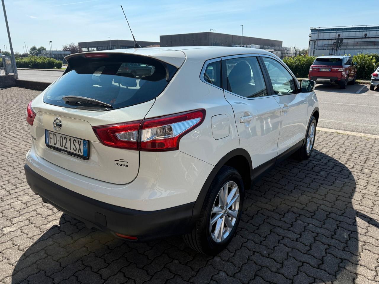 Nissan Qashqai 1.2 DIG-T Acenta, EURO6B,POCHI KM