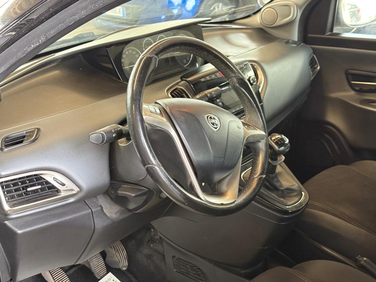 Lancia Ypsilon 0.9 TwinAir 85 CV 5 porte Metano Ecochic Elefantino