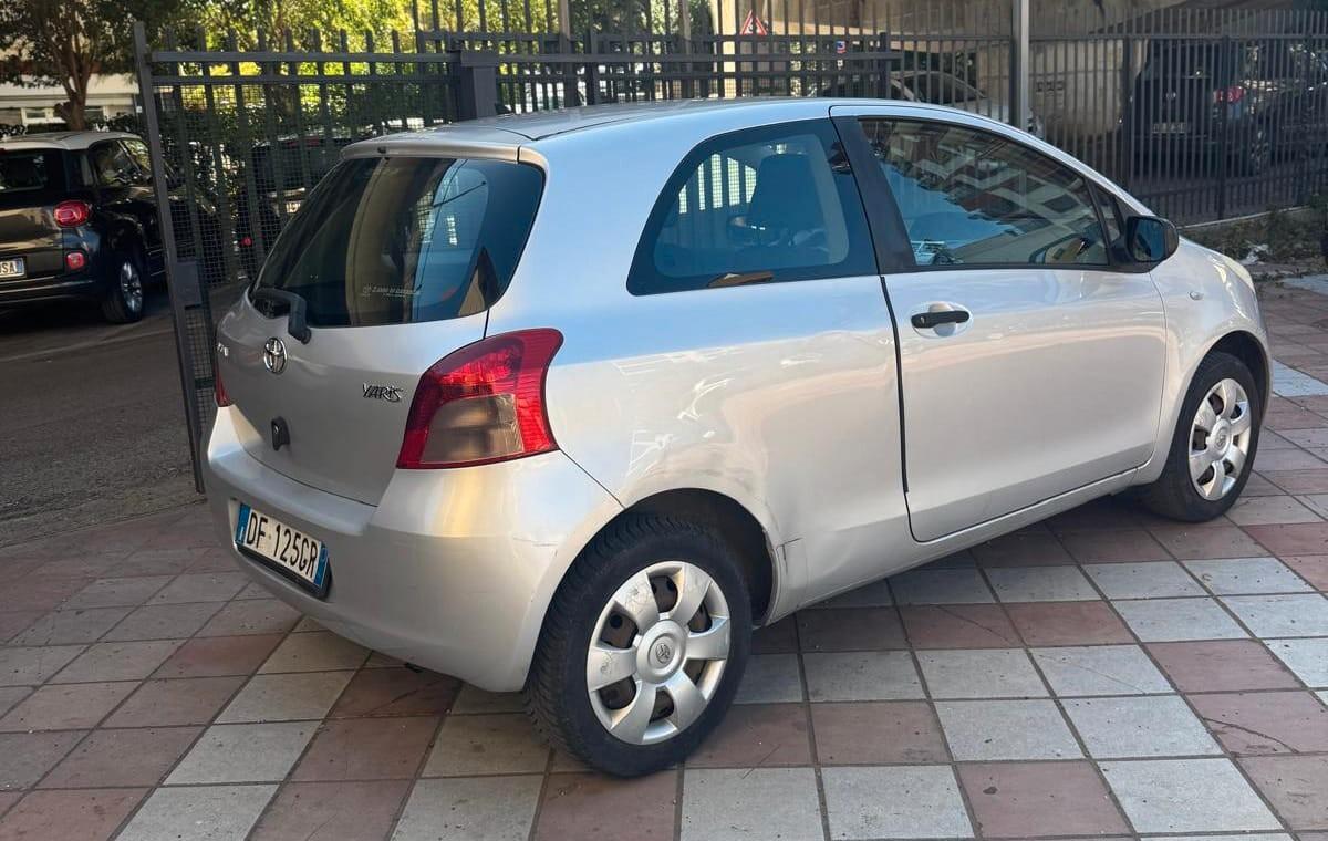 Toyota Yaris Verso 1.3i 16V cat Luna '03
