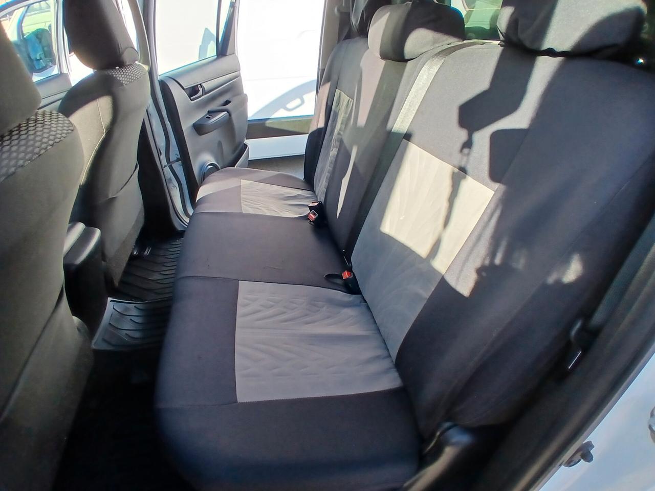 TOYOTA HILUX 2.4 D 4WD DOUBLE CAB 2017