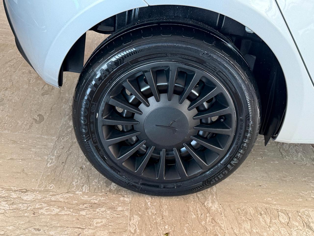 Lancia Ypsilon 1.2 69 cv. EcoChic SILVER (Imp. GPL)