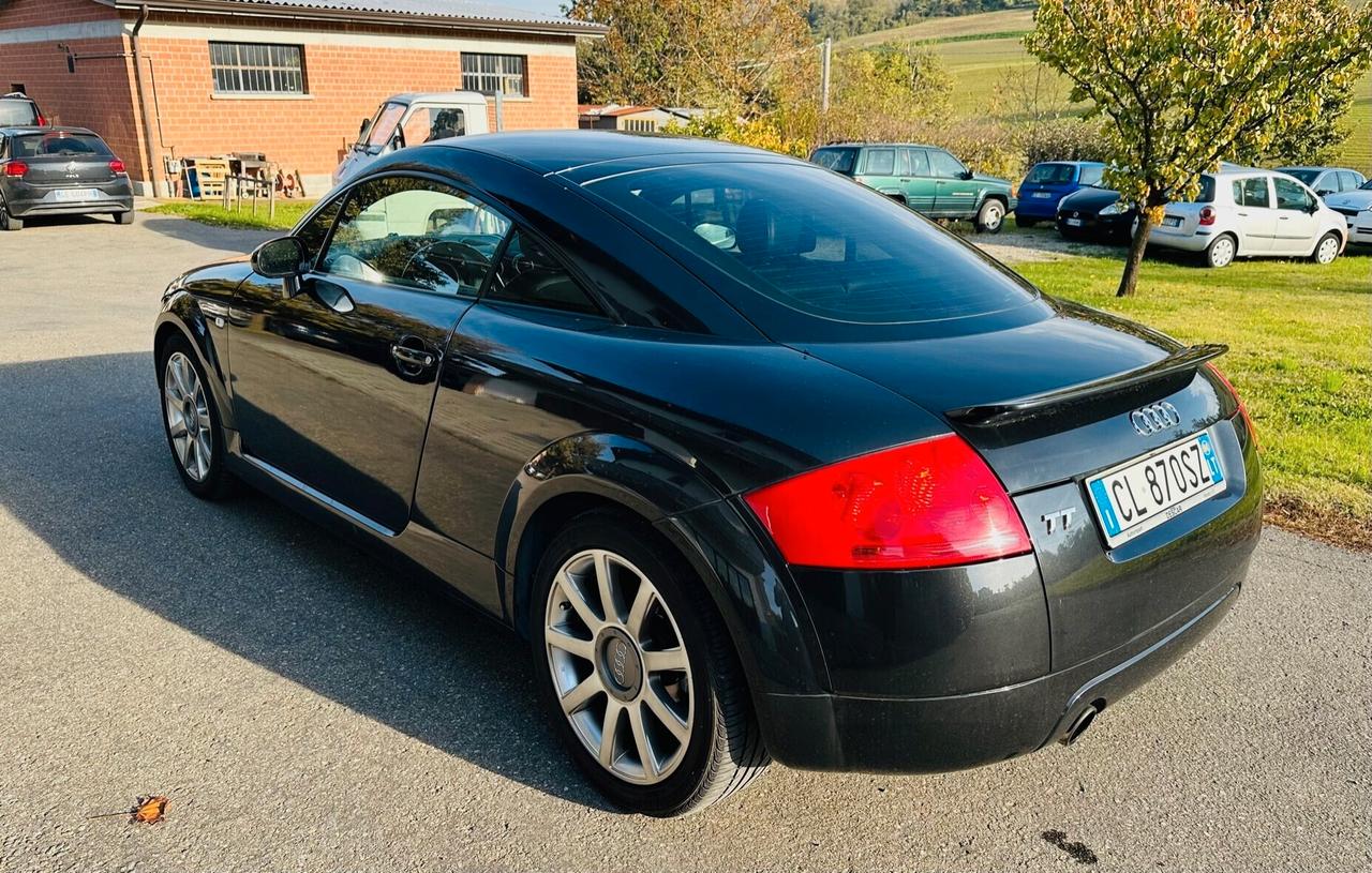 AUDI TT