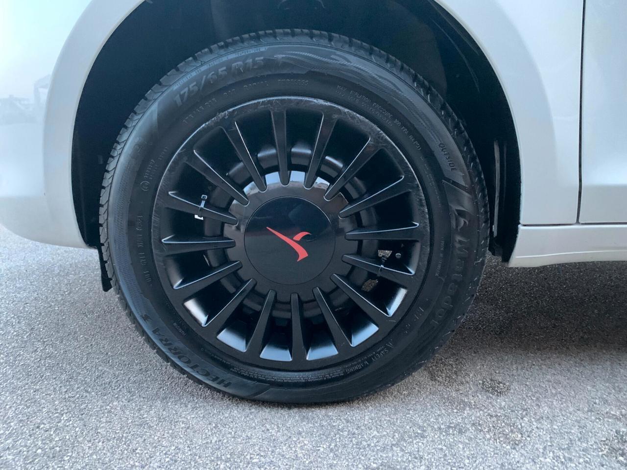 Lancia Ypsilon 0.9 TwinAir 85 CV 5 porte Metano Ecochic Gold