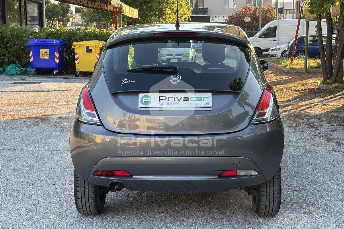 LANCIA Ypsilon 0.9 TwinAir 85 CV 5 porte Metano Ecochic Silver